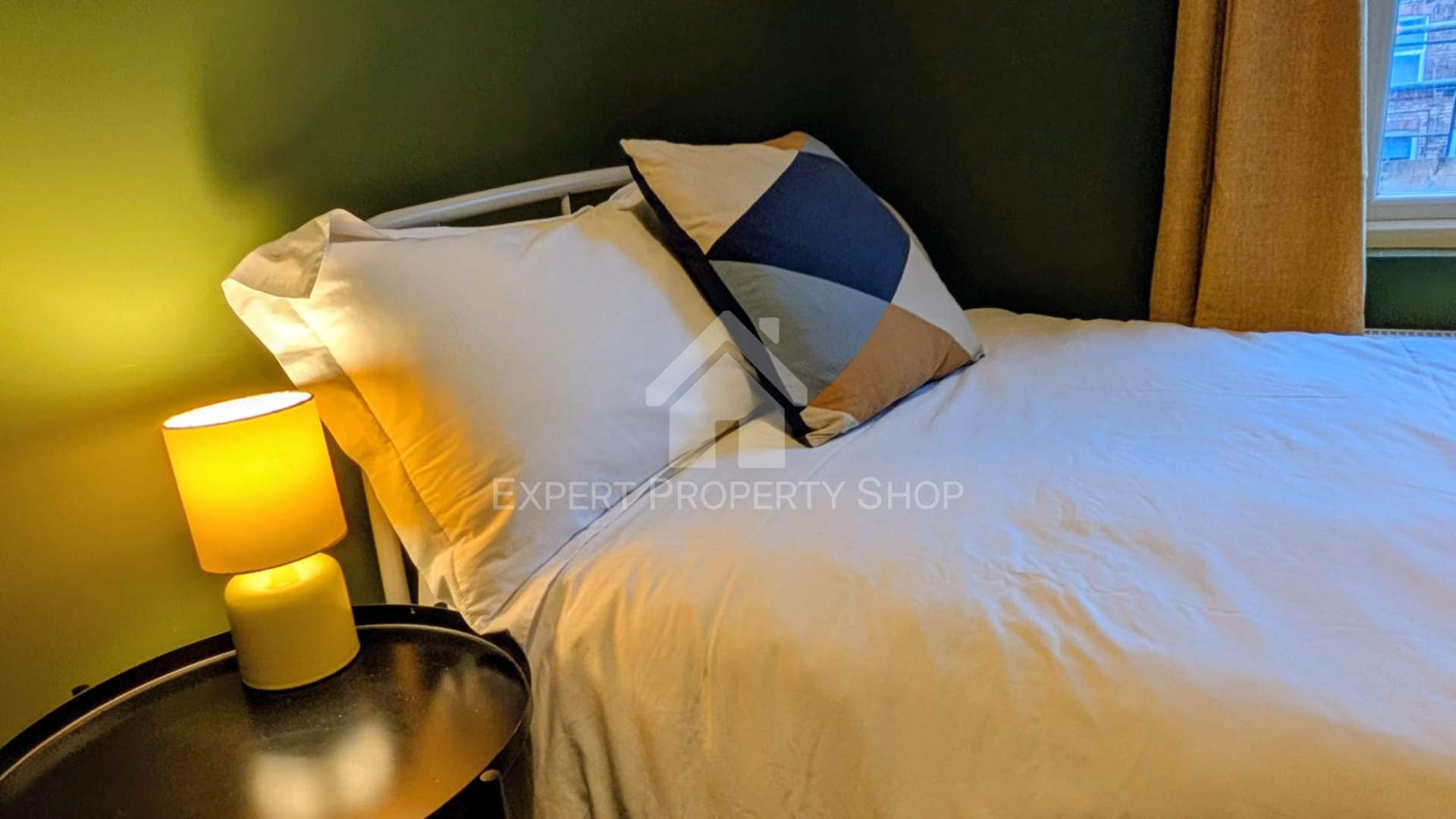 **AVAILABLE NOW**  Room 3,   En-suite Room , Commercial Avenue, Beeston, Image 2