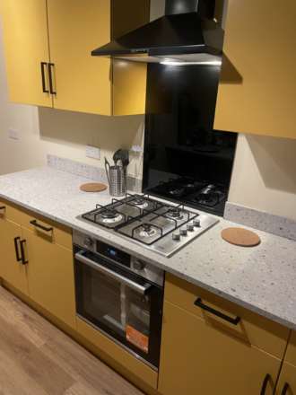 **AVAILABLE NOW**  Room 3,   En-suite Room , Commercial Avenue, Beeston, Image 8