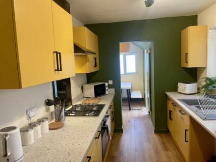 **AVAILABLE NOW**  Room 3,   En-suite Room , Commercial Avenue, Beeston, Image 9