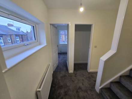 Gillroyd Parade, Morley, Image 13