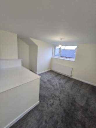 Gillroyd Parade, Morley, Image 6