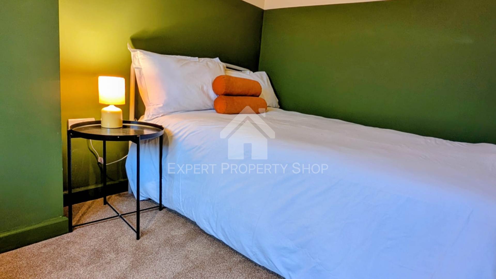 **AVAILABLE NOW**   En-suite Room , Commercial Avenue, Beeston, Image 1