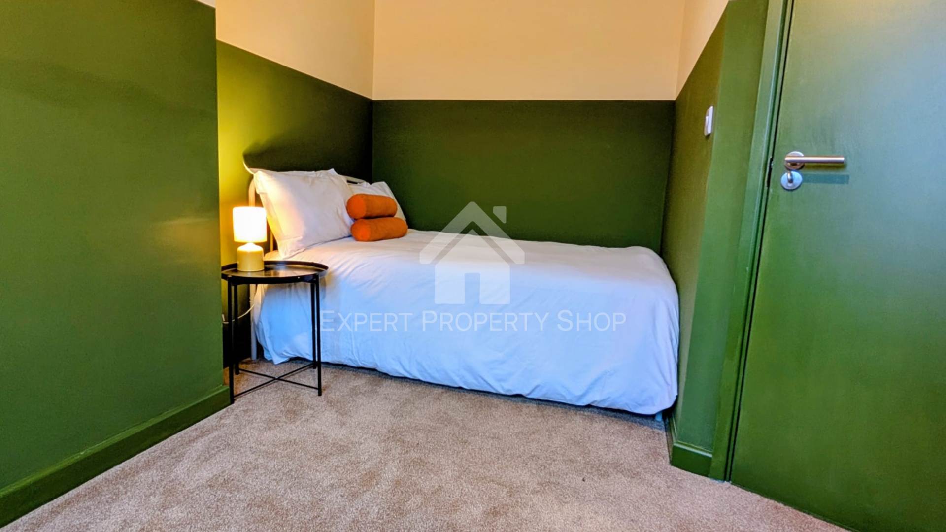 **AVAILABLE NOW**   En-suite Room , Commercial Avenue, Beeston, Image 2