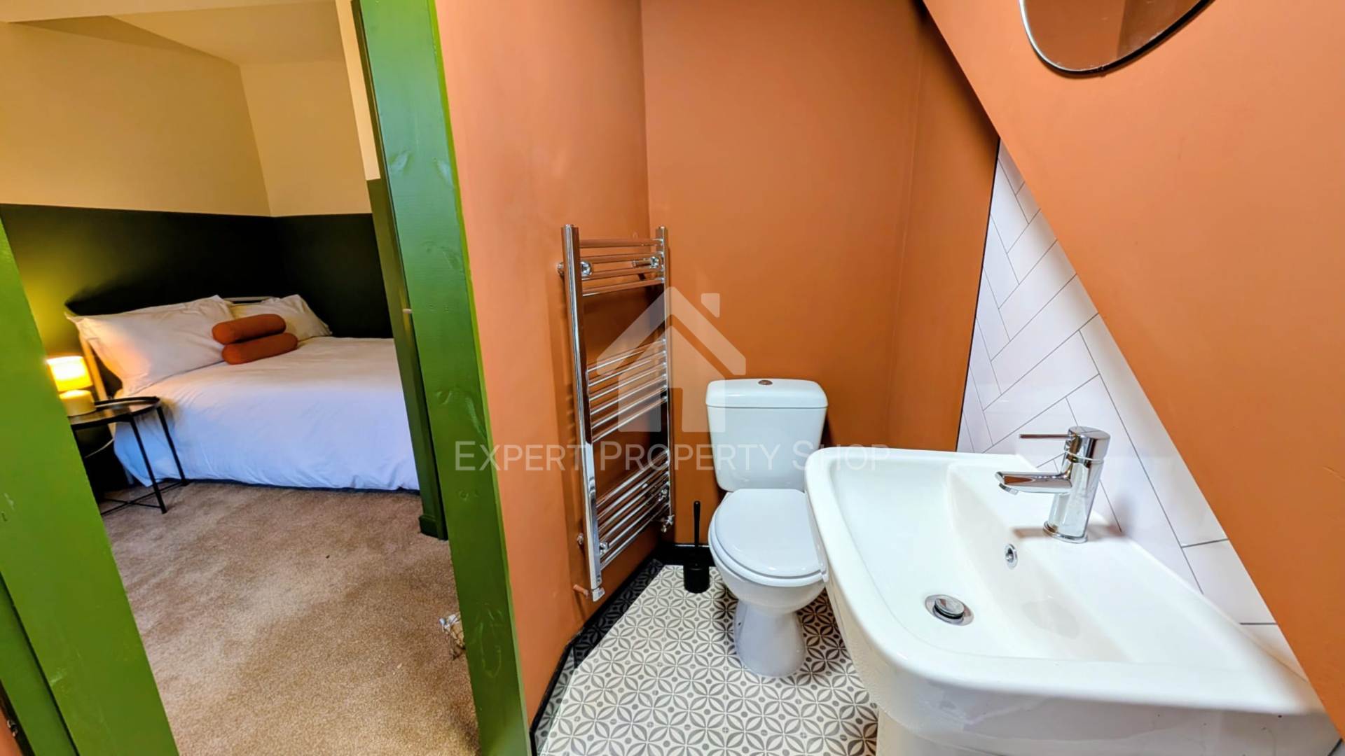 **AVAILABLE NOW**   En-suite Room , Commercial Avenue, Beeston, Image 5