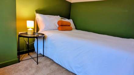 **AVAILABLE NOW**   En-suite Room , Commercial Avenue, Beeston, Image 1