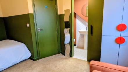 **AVAILABLE NOW**   En-suite Room , Commercial Avenue, Beeston, Image 3