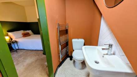 **AVAILABLE NOW**   En-suite Room , Commercial Avenue, Beeston, Image 5