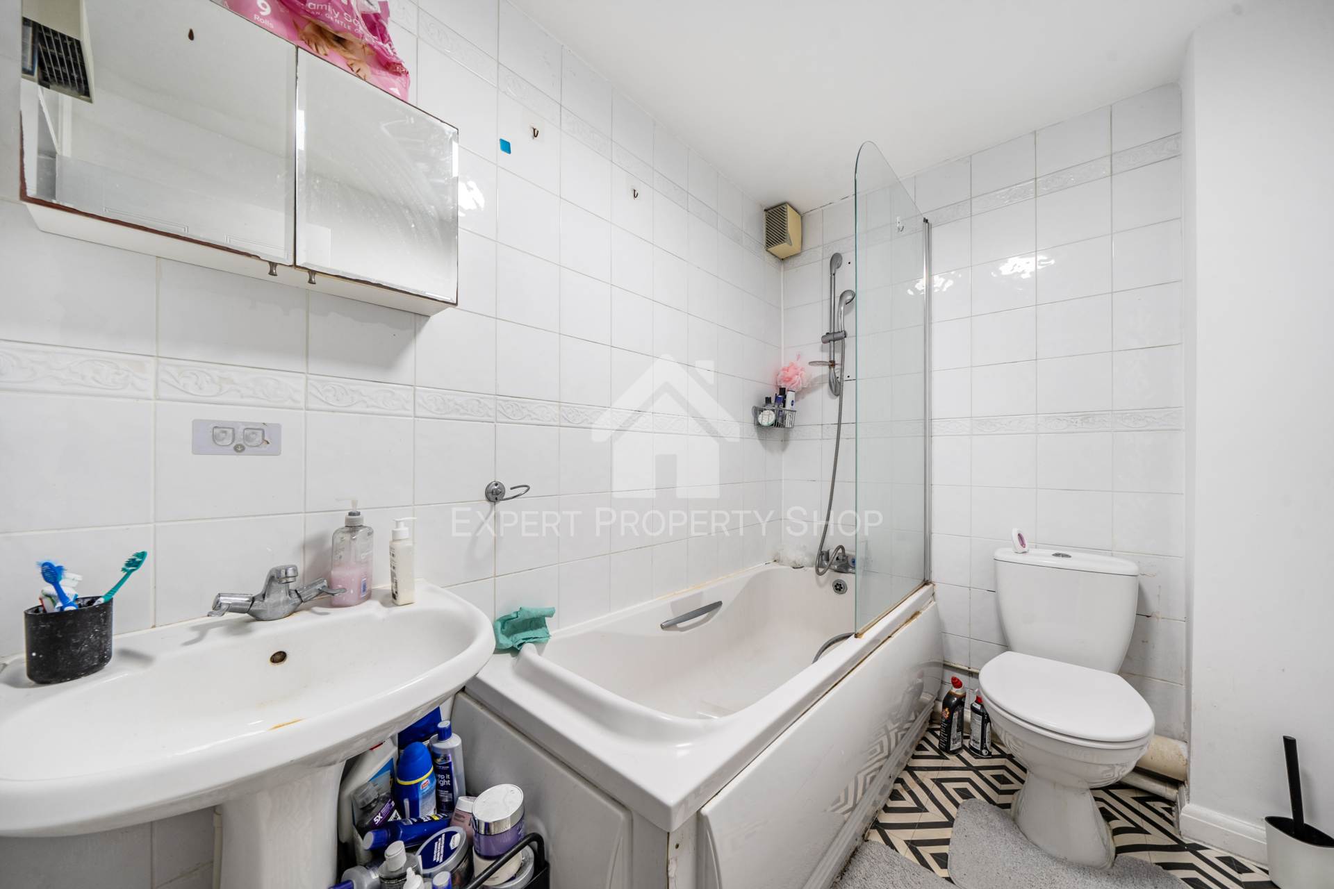 Varsity Drive, Twickenham, Image 11