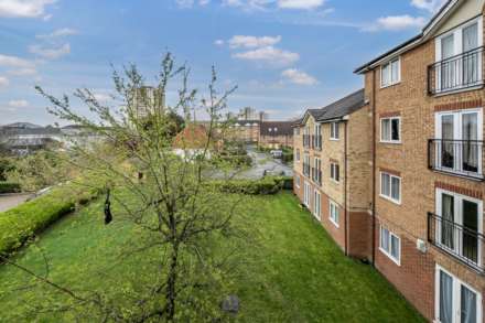 Varsity Drive, Twickenham, Image 12