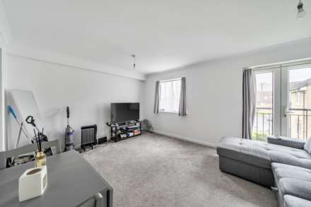 Varsity Drive, Twickenham, Image 4