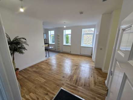 Apartment 1, Oxford Road, Gomersal, Image 4