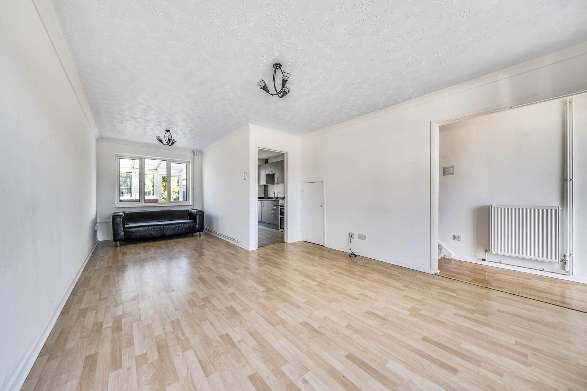 Magnolia Close, Red Lodge, Image 2