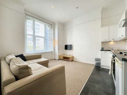 Bright 1 Bed Flat, Westcliff Studios, BH2, Image 2