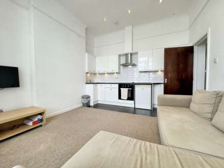 Bright 1 Bed Flat, Westcliff Studios, BH2, Image 4