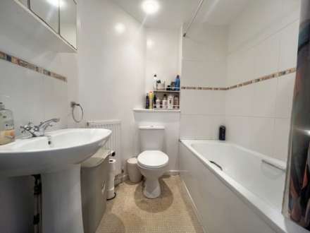 Two Bed First Floor Flat near Southbourne, Image 6