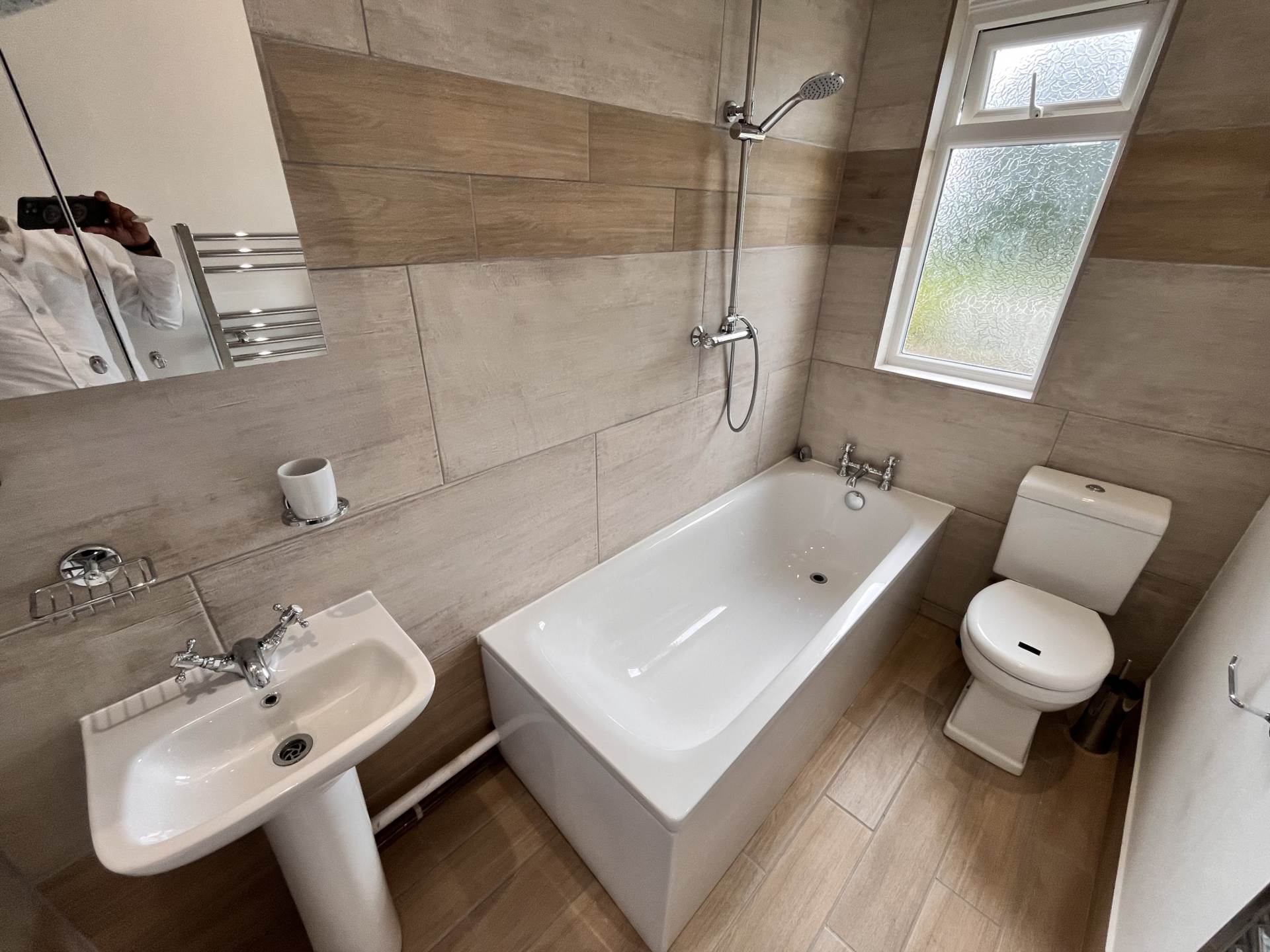 Charminster/ Queens Park Border * Stunning Rental *, Image 2