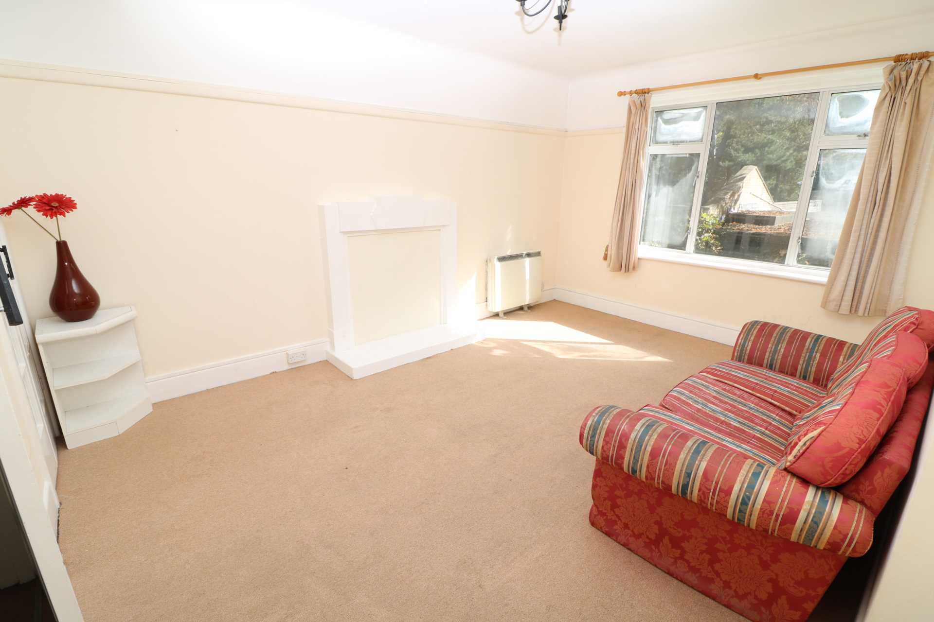 East Cliff, Bournemouth *Minutes from the Beach*, Image 2