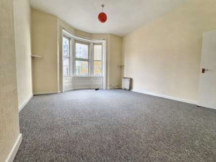 Central Bournemouth * Balcony Flat *, Image 3