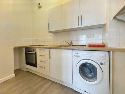 Central Bournemouth * Balcony Flat *, Image 4
