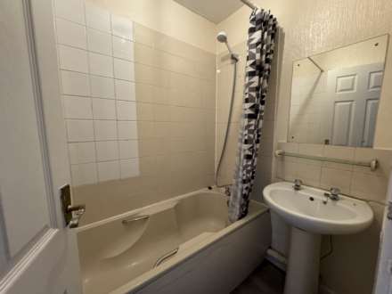 Central Bournemouth * Balcony Flat *, Image 7