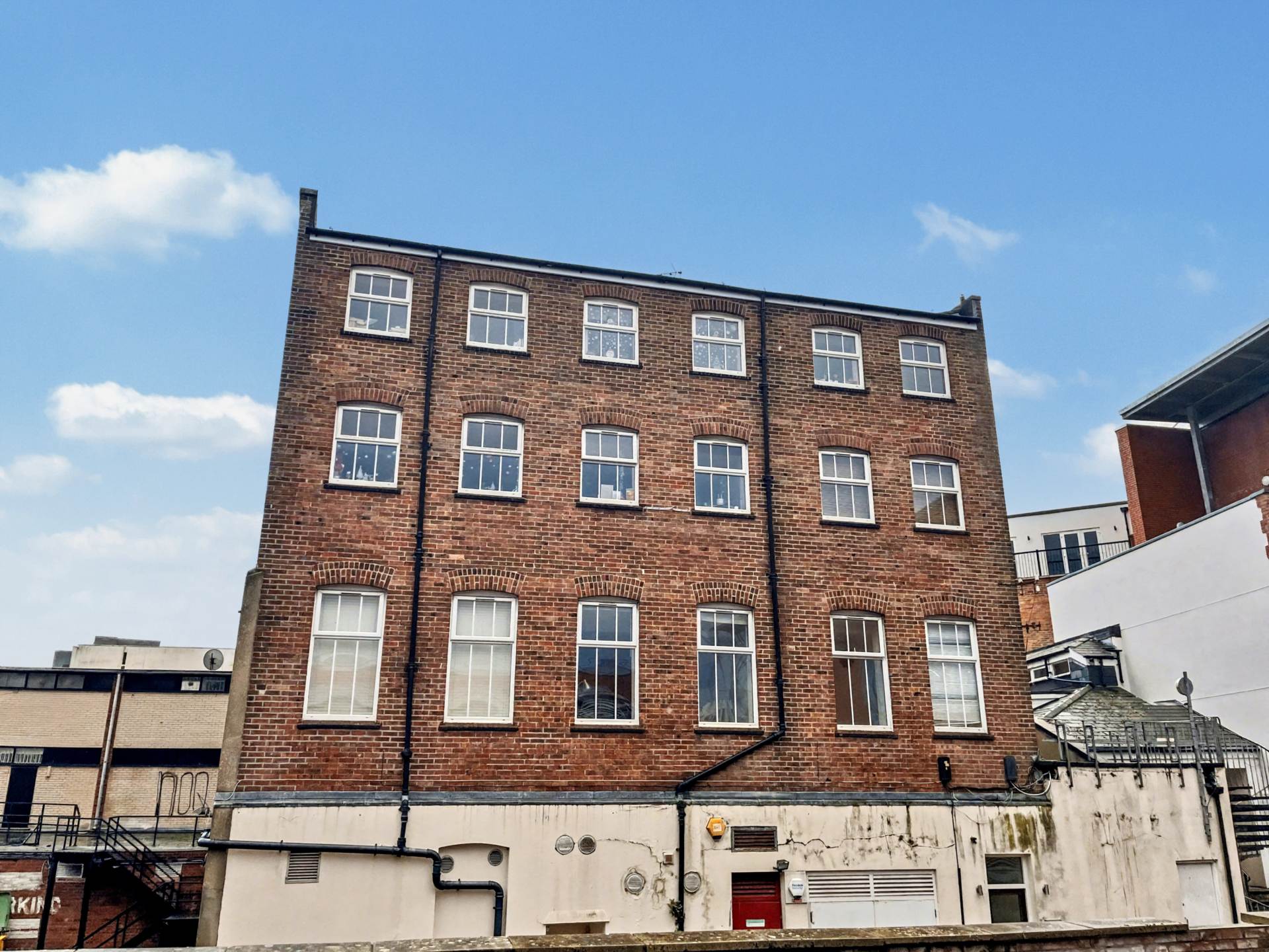 Modern 2-Bed Warehouse Conversion – Town Centre Location, Image 1