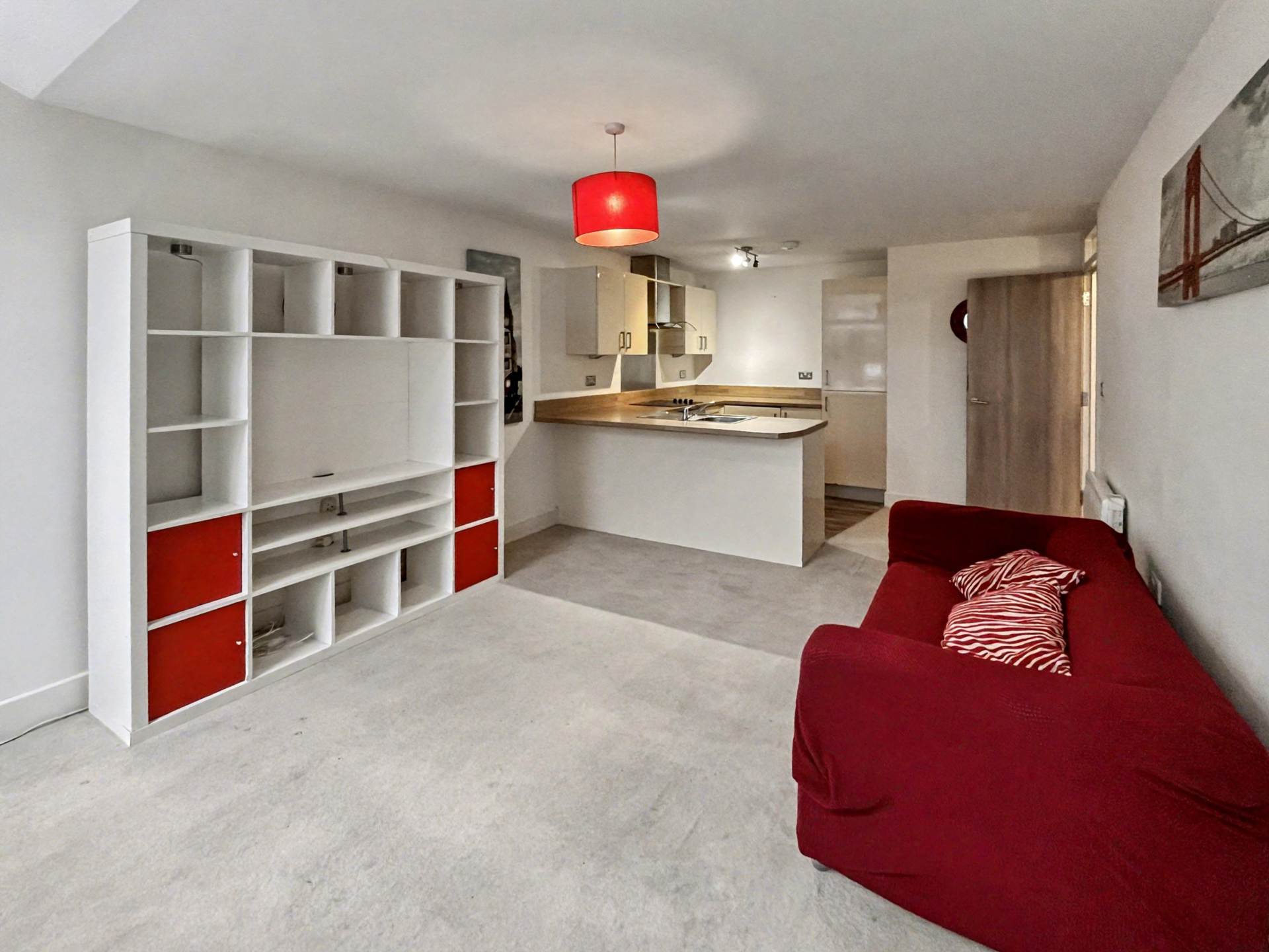 Modern 2-Bed Warehouse Conversion – Town Centre Location, Image 10