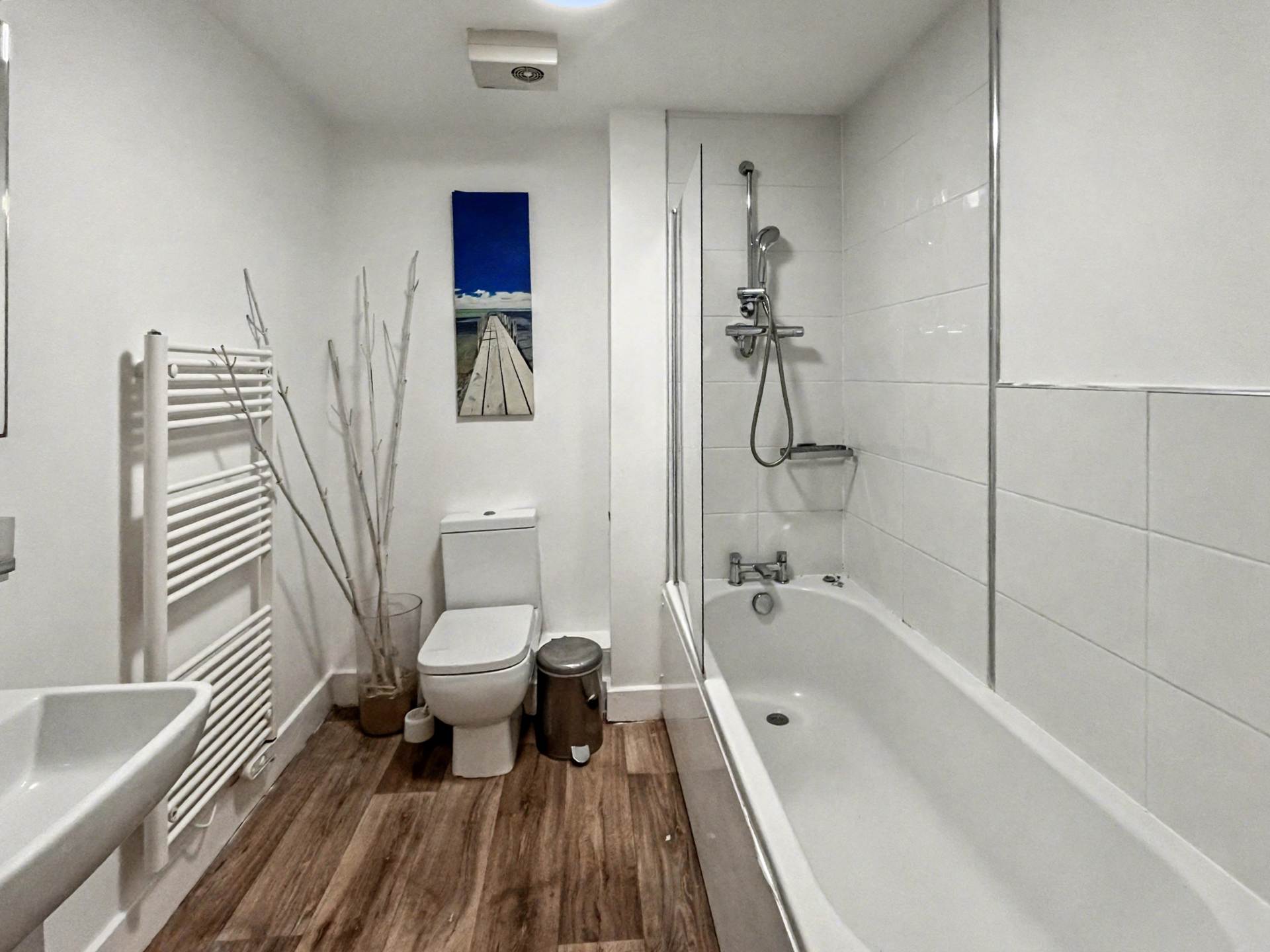 Modern 2-Bed Warehouse Conversion – Town Centre Location, Image 2