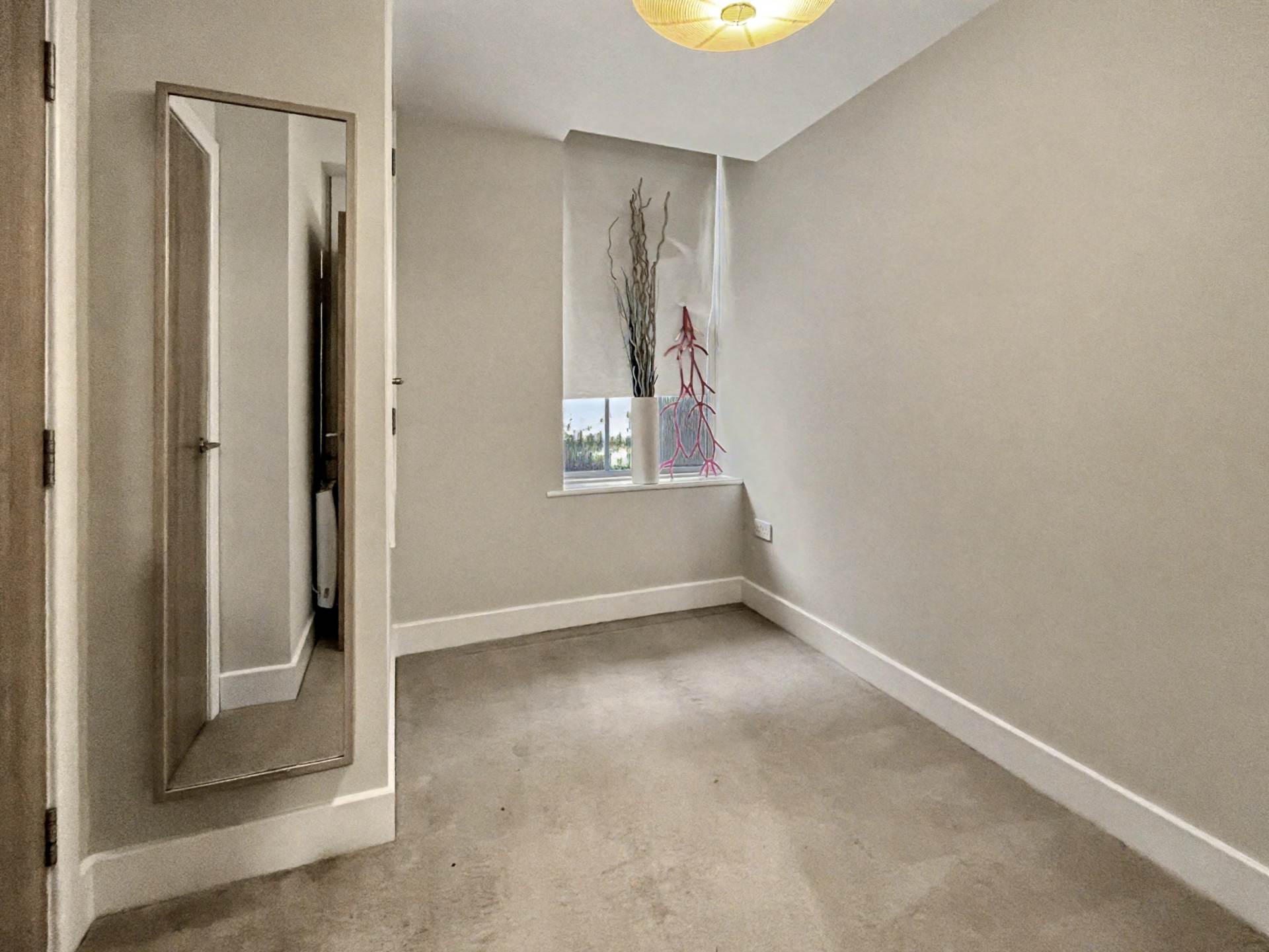 Modern 2-Bed Warehouse Conversion – Town Centre Location, Image 4