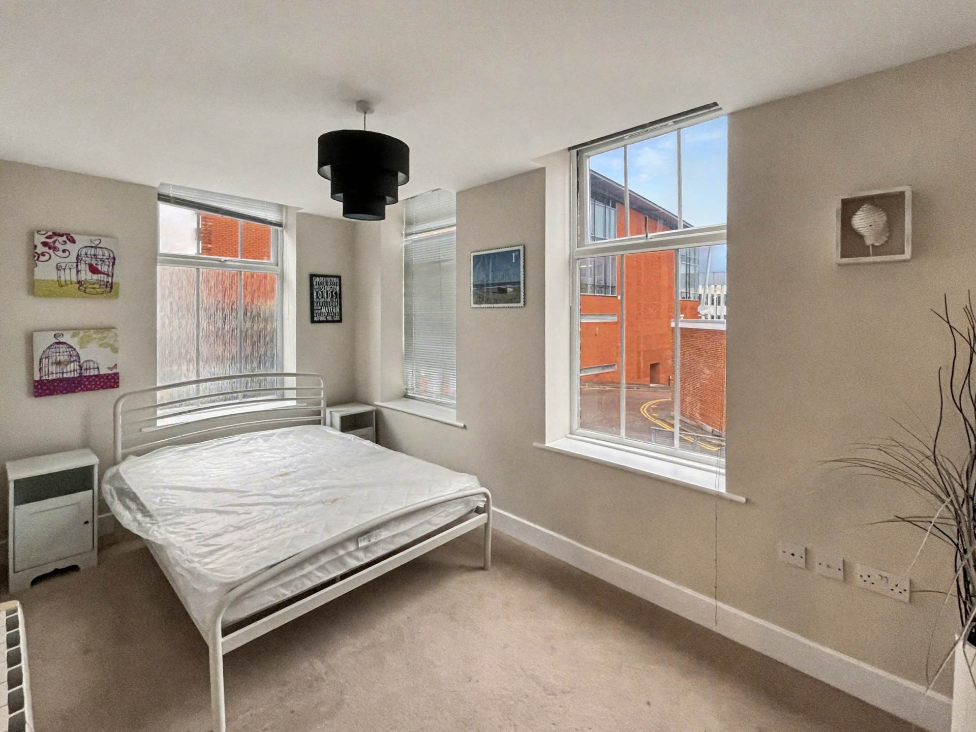 Modern 2-Bed Warehouse Conversion – Town Centre Location, Image 6