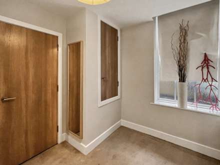 Modern 2-Bed Warehouse Conversion – Town Centre Location, Image 5