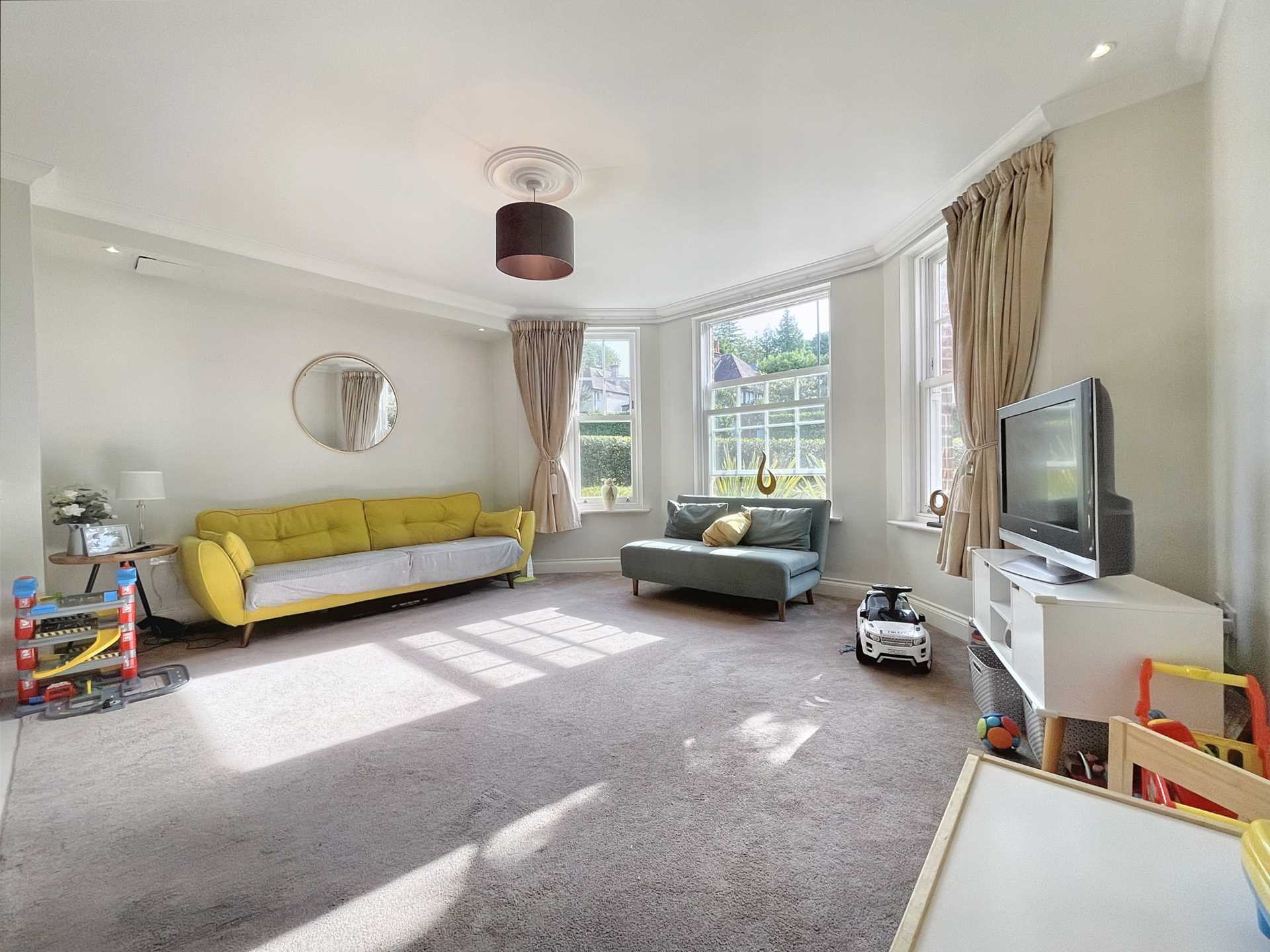 Talbot Woods, Bournemouth * Luxury Apartment *, Image 2