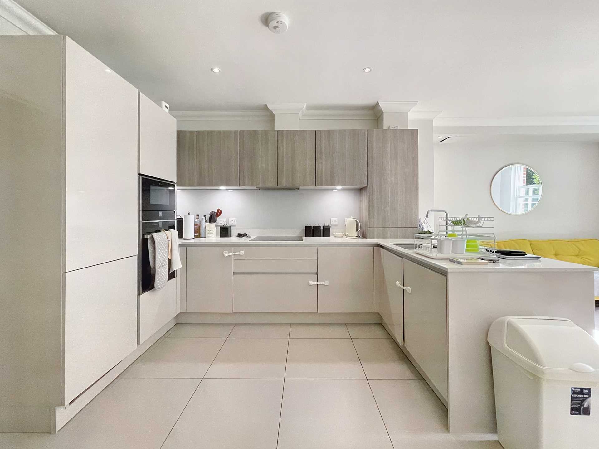 Talbot Woods, Bournemouth * Luxury Apartment *, Image 3