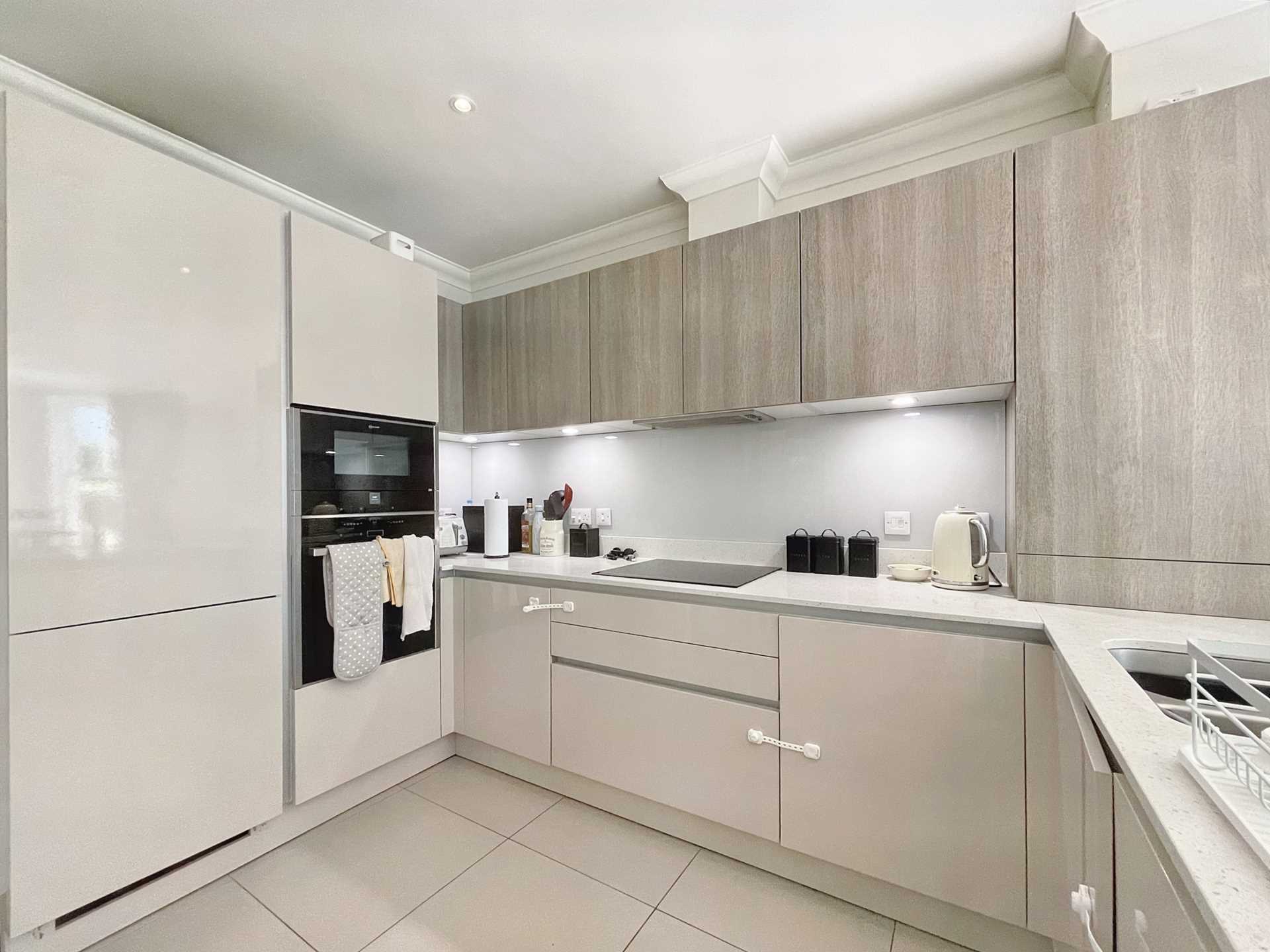 Talbot Woods, Bournemouth * Luxury Apartment *, Image 4