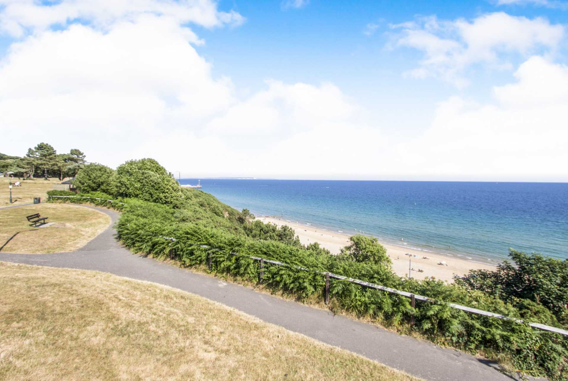 WEST CLIFF , Durley Gardens, Bournemouth, Image 5