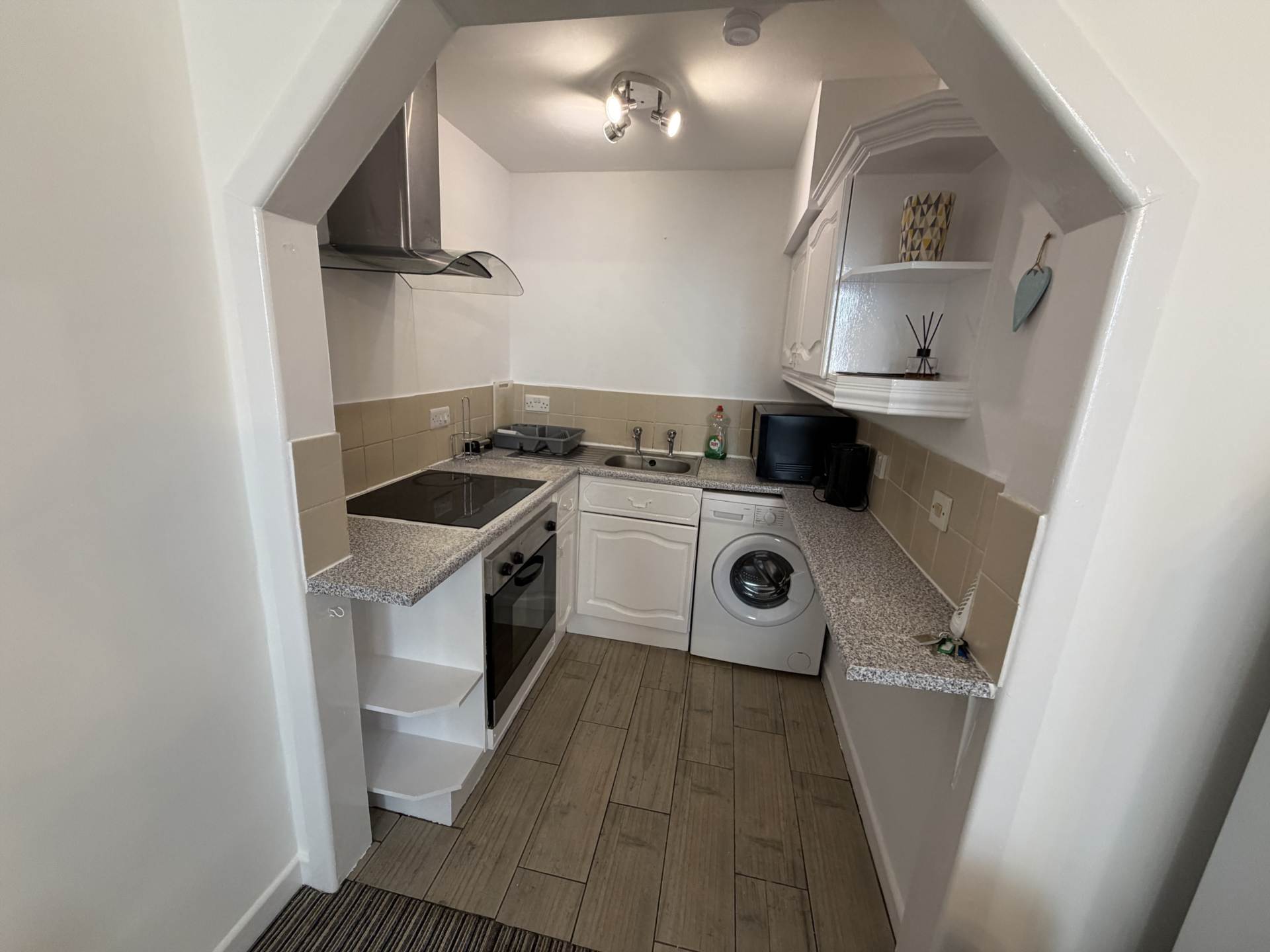 WEST CLIFF , Bournemoutn* Close to Beach*, Image 9