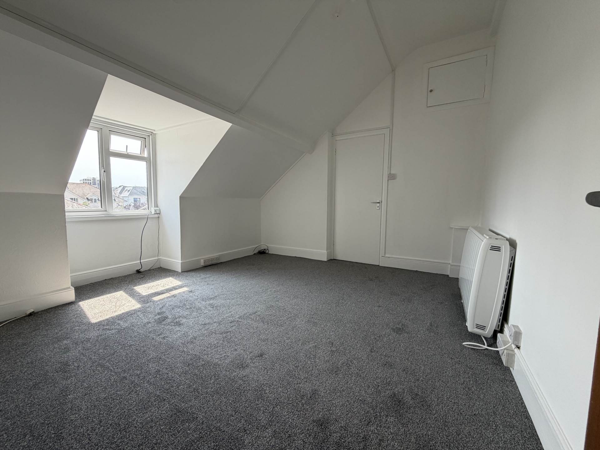 Central Bournemouth * Modernised Flat *, Image 3
