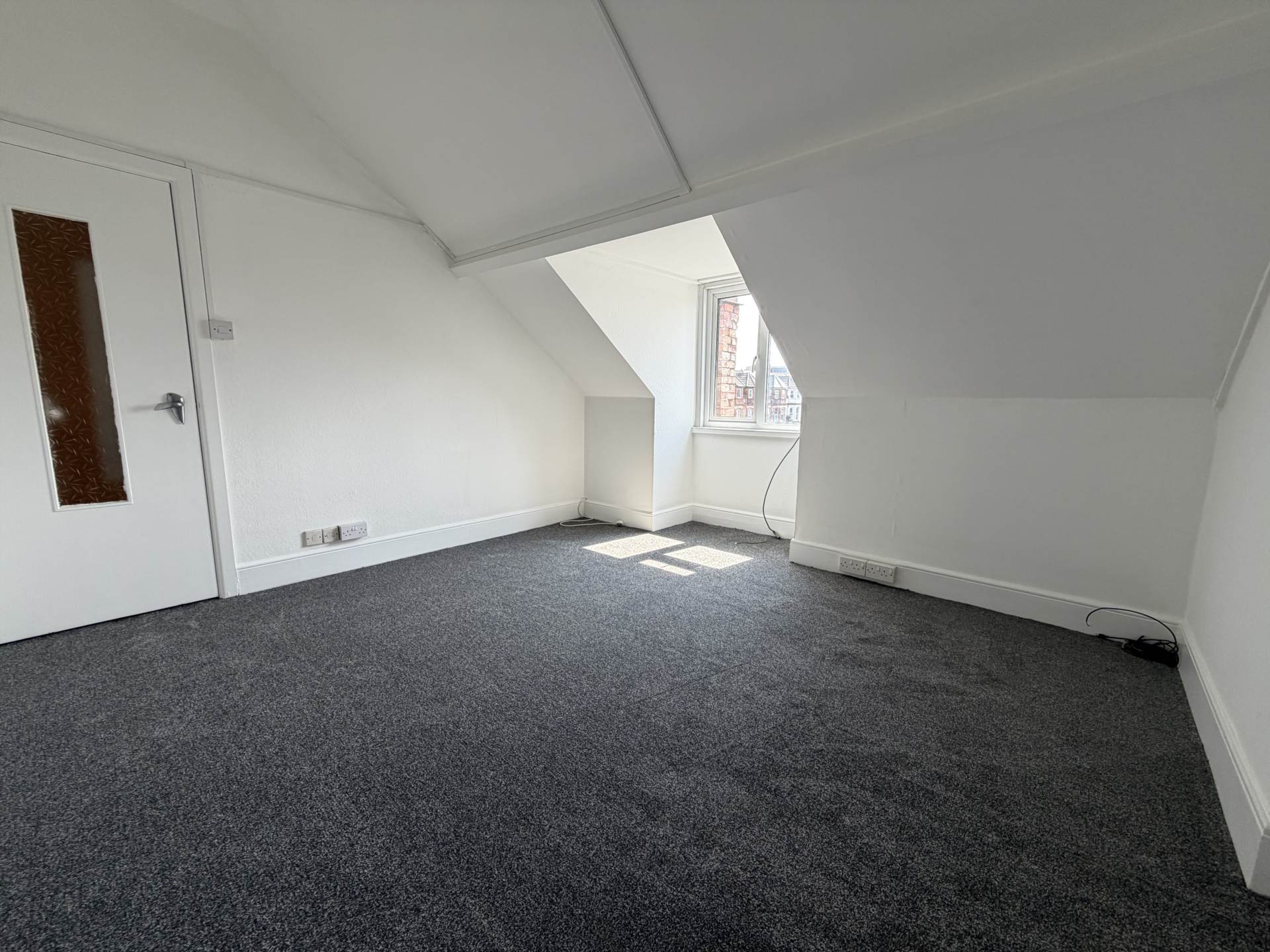 Central Bournemouth * Modernised Flat *, Image 4