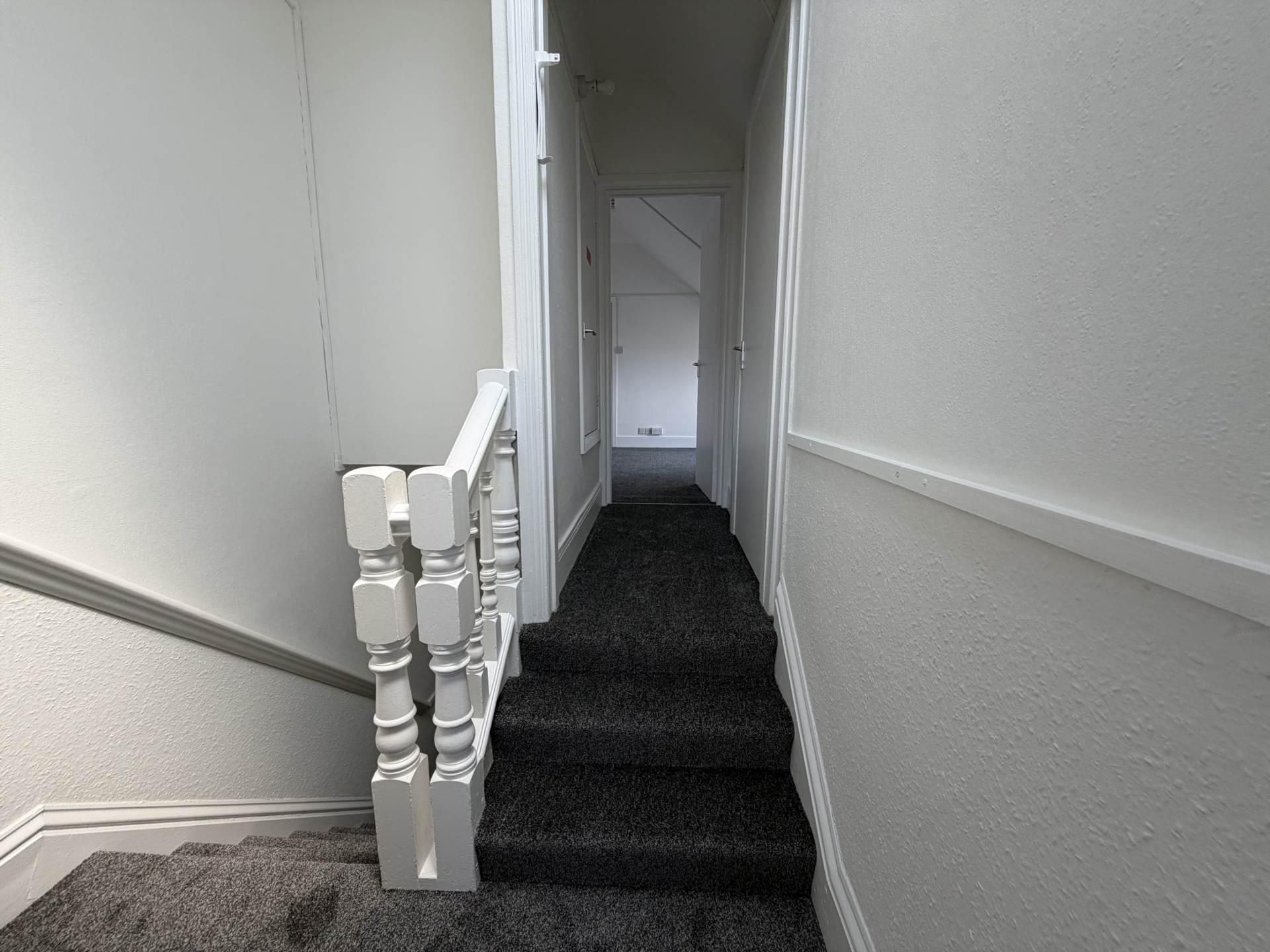 Central Bournemouth * Modernised Flat *, Image 9