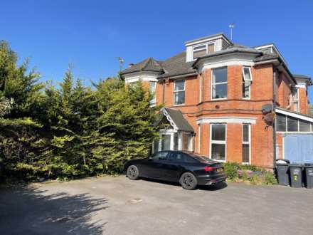 1 Bedroom Apartment, Please apply online only for Holdenhurst Road, Bournemouth
