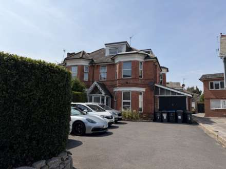 Central Bournemouth * Modernised Flat *, Image 1