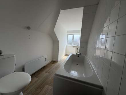 Central Bournemouth * Modernised Flat *, Image 2