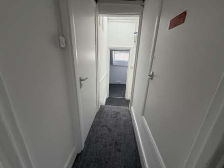 Central Bournemouth * Modernised Flat *, Image 6
