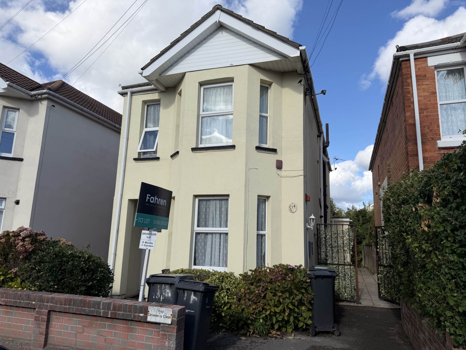 Kings Park , Bournemouth * Garden Flat *, Image 16