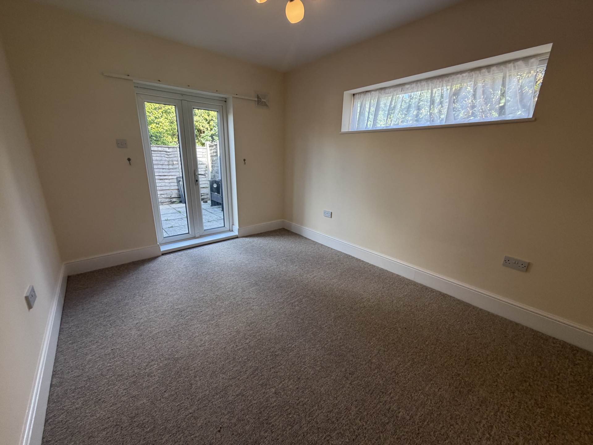 Kings Park , Bournemouth * Garden Flat *, Image 17