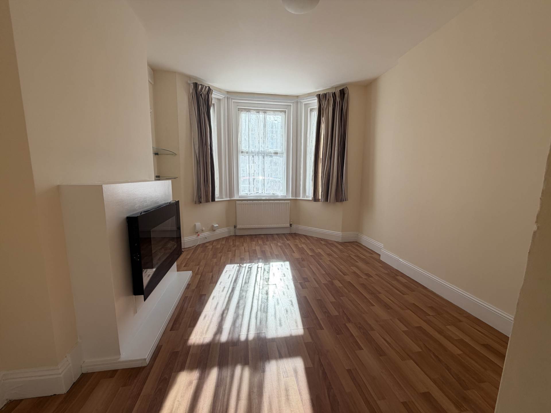 Kings Park , Bournemouth * Garden Flat *, Image 21