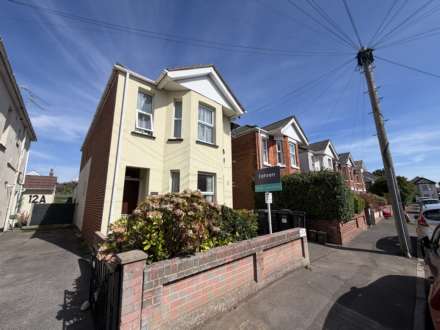 Kings Park , Bournemouth * Garden Flat *, Image 19