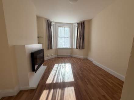 Kings Park , Bournemouth * Garden Flat *, Image 21