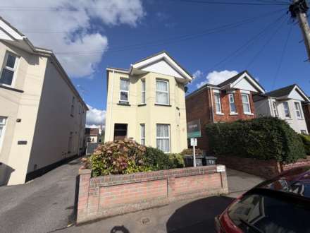 Kings Park , Bournemouth * Garden Flat *, Image 23