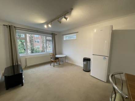 One bedroom flat in Bournemouth, Image 2