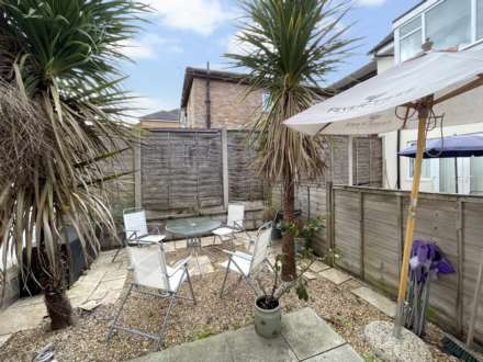 Palmerston Road, Bournemouth * Garden Flat *, Image 4
